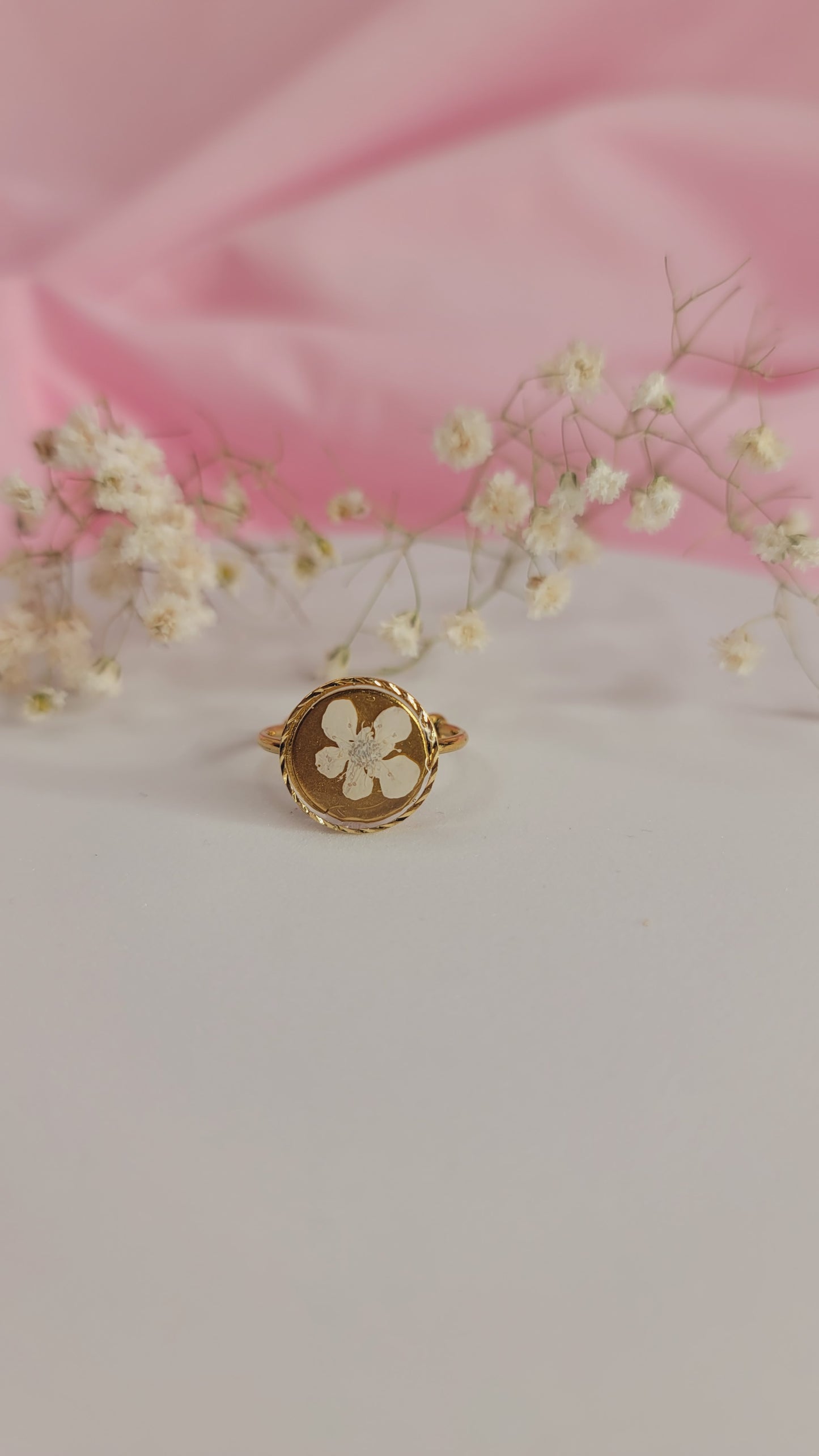 Snow Petal Charm Ring Gold
