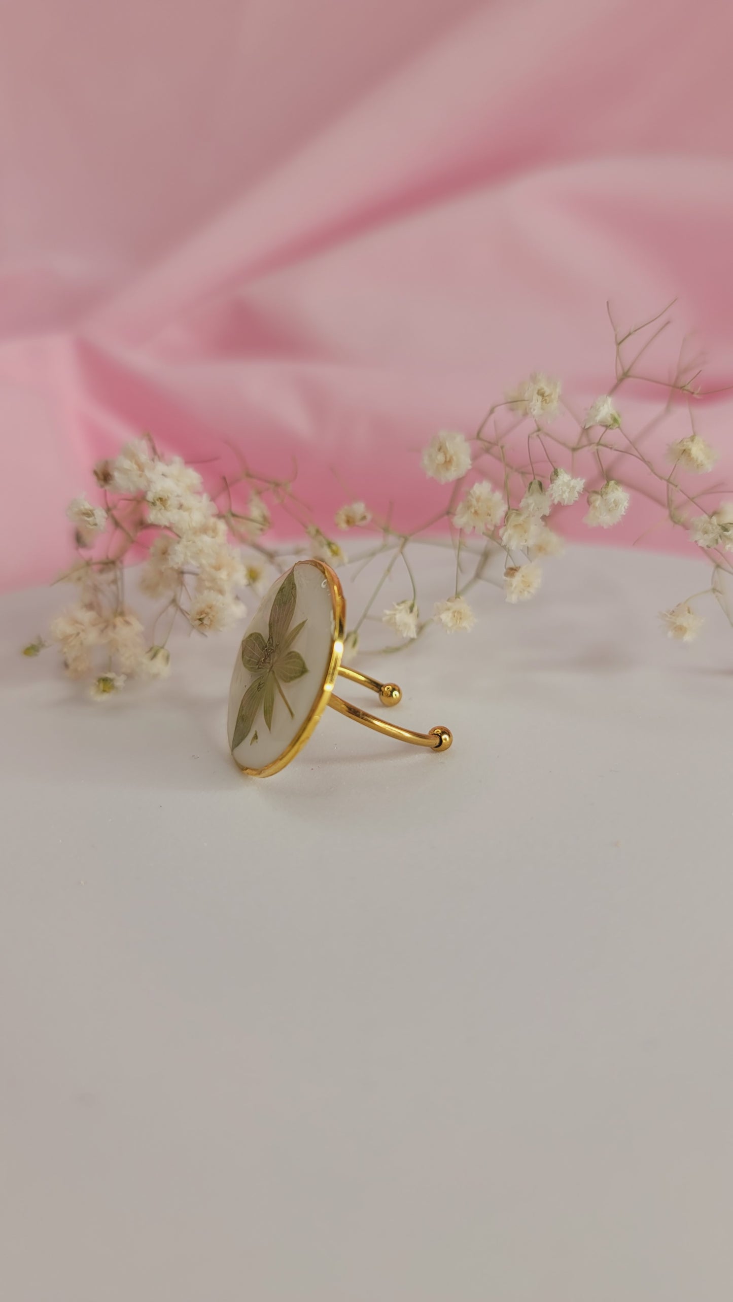 Forest Leaf Round Resin Ring Gold