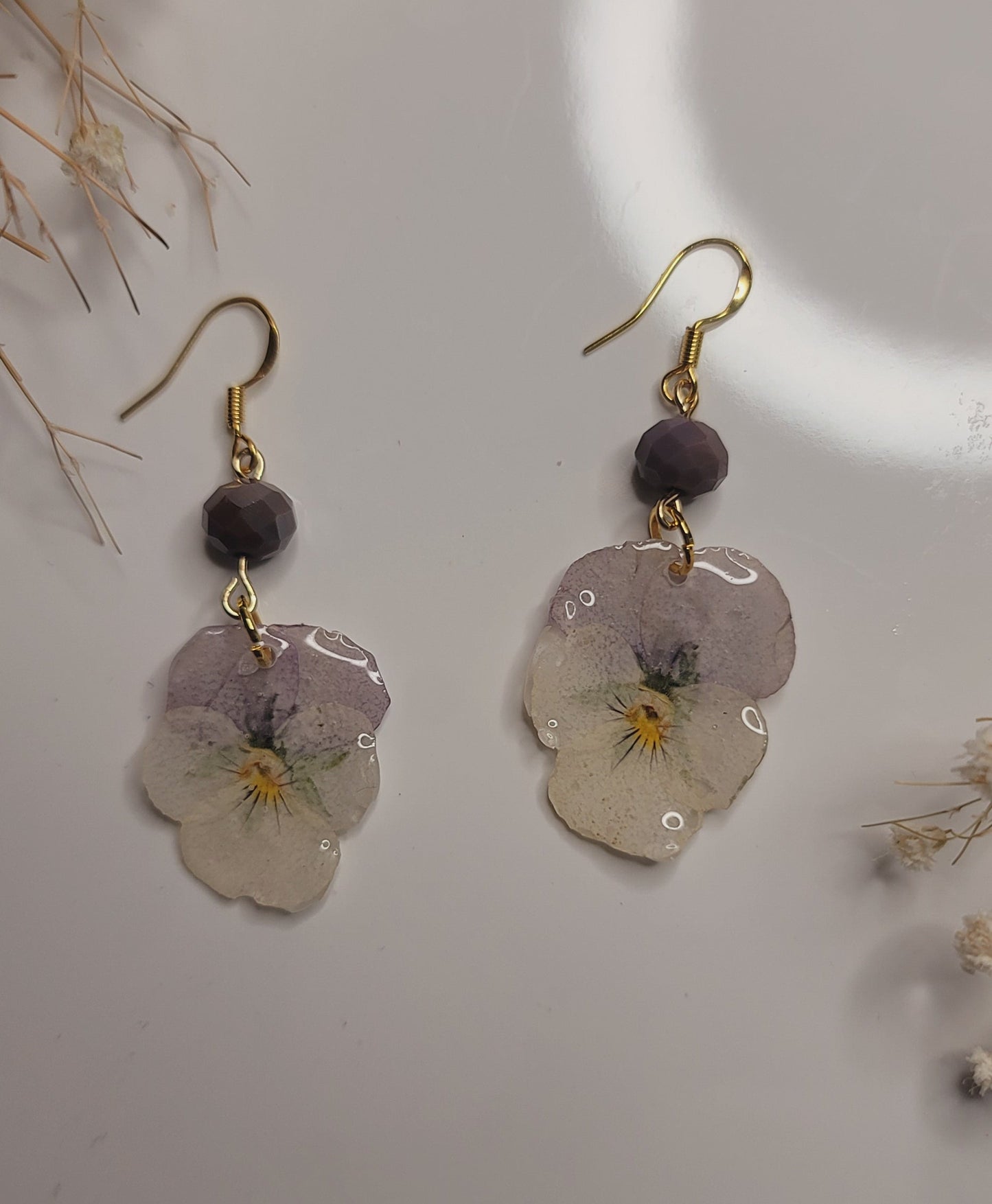 Lavender Whisper Pansy Earrings – Soft Purple Pressed Flower Jewelry