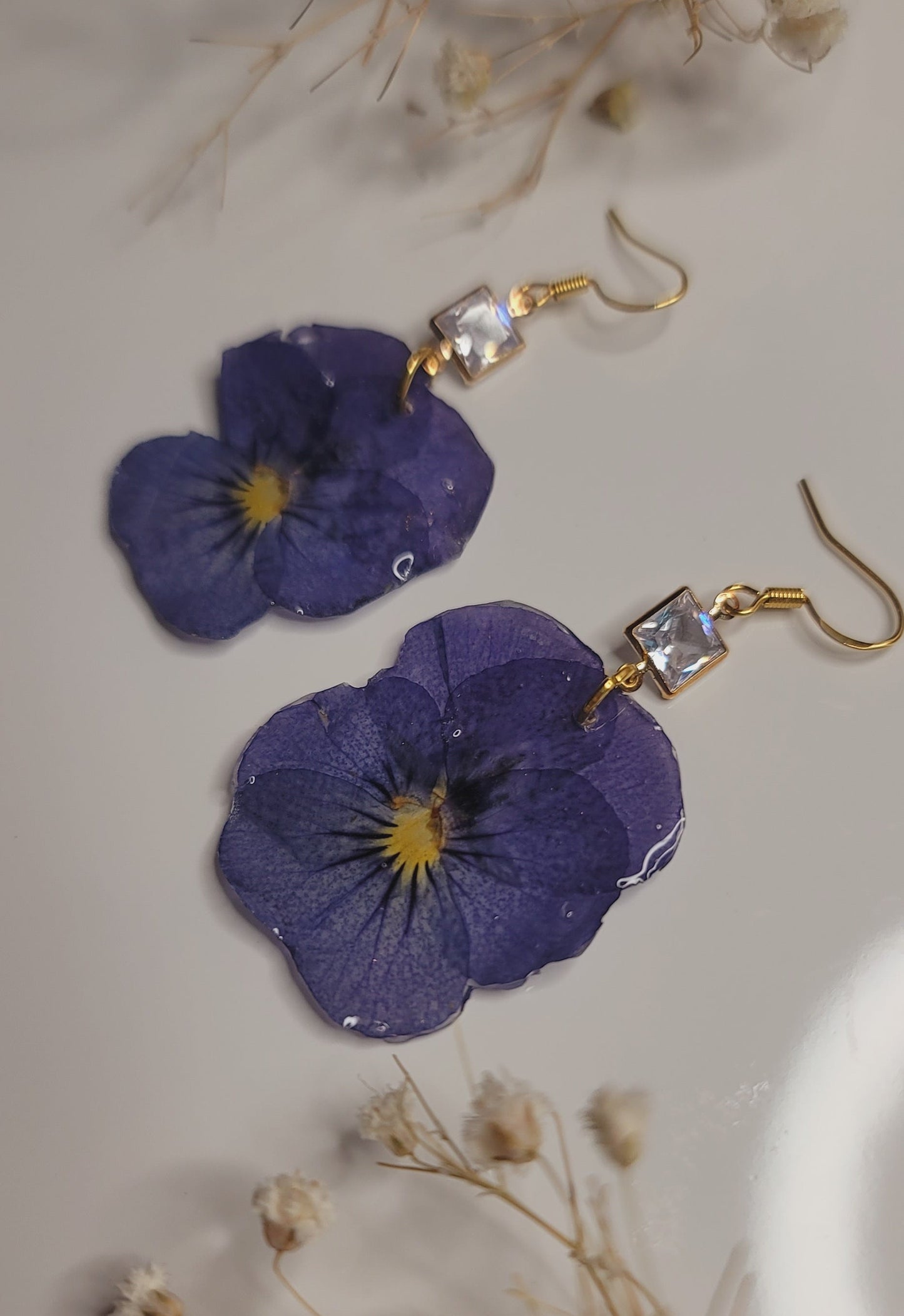 Midnight Violet Pansy Drop Earrings – Gold Crystal Botanical Jewelry
