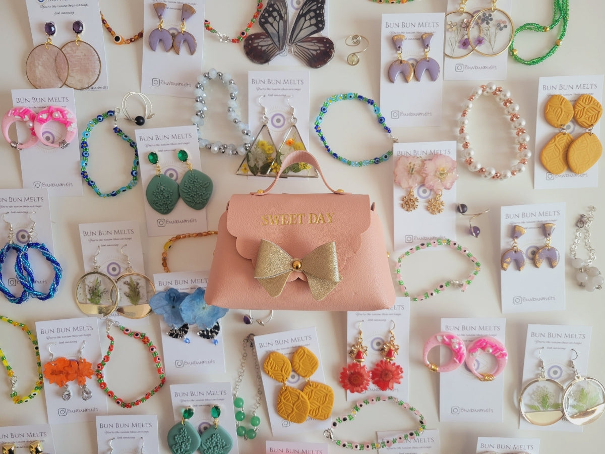 ✨ Mystery Purse – A Surprise Awaits! ✨