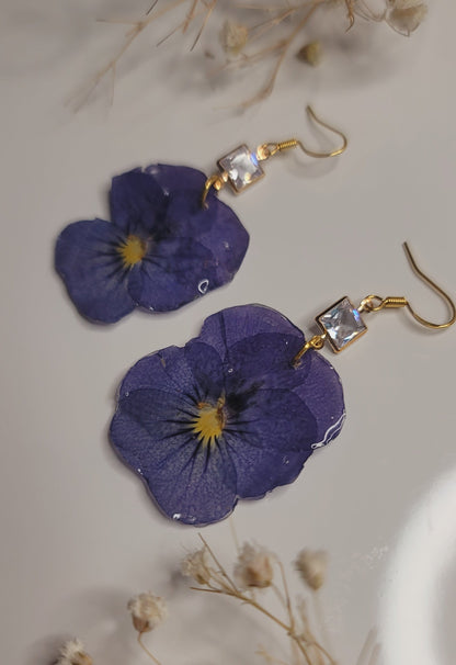 Midnight Violet Pansy Drop Earrings – Gold Crystal Botanical Jewelry