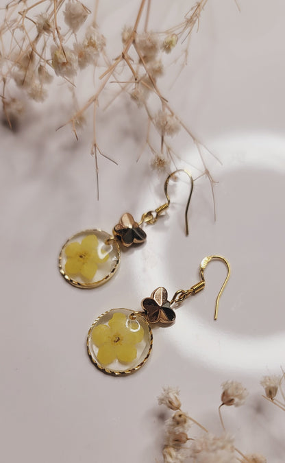 Golden Meadow Pressed Flower Earrings – Yellow Floral Resin Drop Jewelry