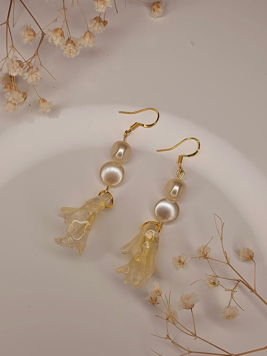 Ivory Bellflower Pearl Earrings