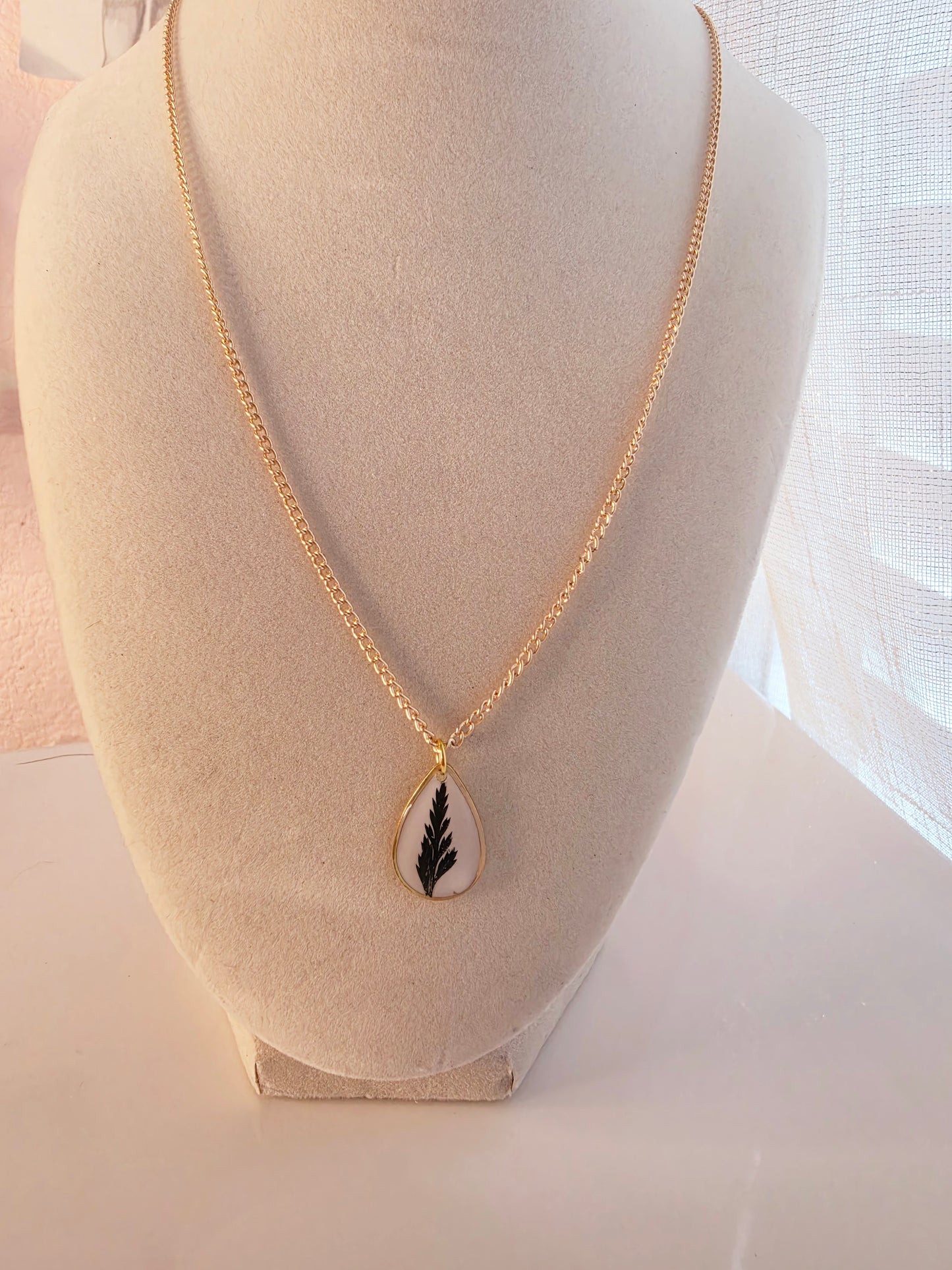 Raven's Whisper Necklace Gold