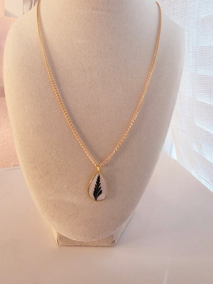 Raven's Whisper Necklace Gold