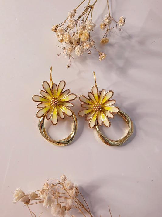 Golden Meadow Daisy Earrings
